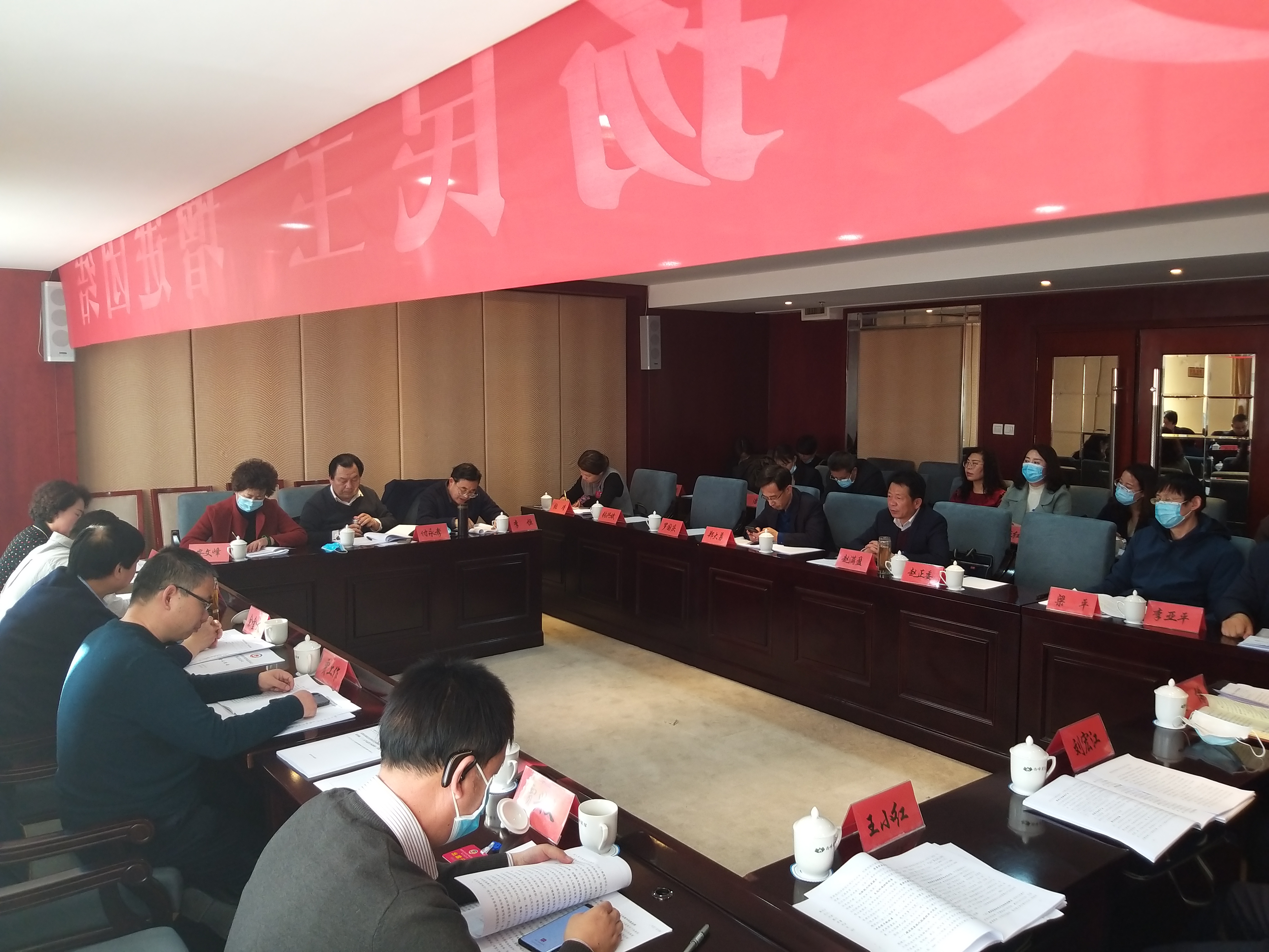 市政協(xié)委員繼續(xù)分組討論市委書(shū)記講話和相關(guān)報(bào)告。