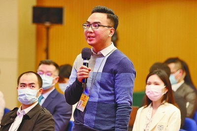 “走過(guò)千山萬(wàn)水，從沒(méi)有忘卻來(lái)時(shí)的路”