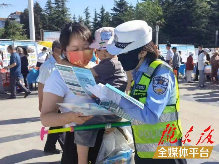 【創(chuàng)建全國文明城市·我們在行動】西峰公安交警強化“一老一小”宣傳，筑牢交通安全防線