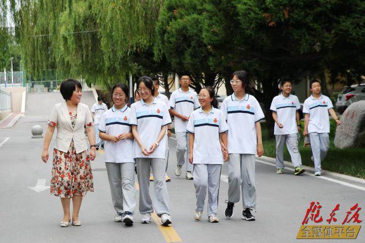 【教育高質(zhì)量發(fā)展·校長(zhǎng)訪談】打造“卓越課程體系” 推動(dòng)學(xué)校卓越發(fā)展——訪慶陽一中黨委書記、校長(zhǎng)宮亞妮