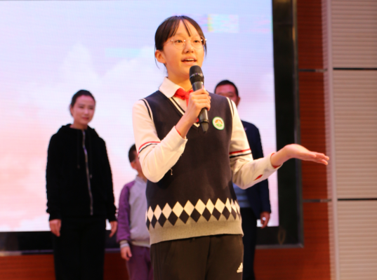 【新時代慶陽好少年·辛佳?！坑眯袆泳`放光彩