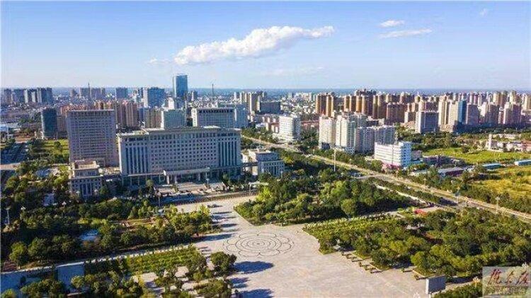 2022年，我市環(huán)境空氣優(yōu)良天數(shù)達(dá)297天。隴東報(bào)全媒體記者 俄少飛 攝