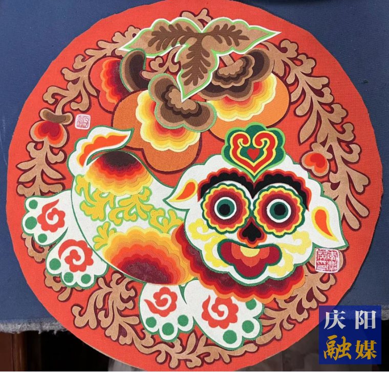 李慶英創(chuàng)作的布貼畫(huà)作品。