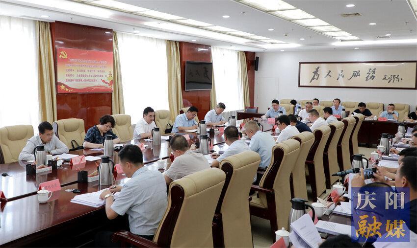 黃澤元與駐慶央企、金融機(jī)構(gòu)、市屬國有企業(yè)和民營企業(yè)負(fù)責(zé)人座談