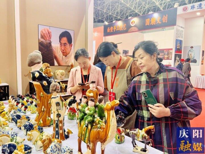 香包牽線聚人氣！第十八屆慶陽(yáng)香包民俗文化節(jié)旅游綜合收入6100萬(wàn)元