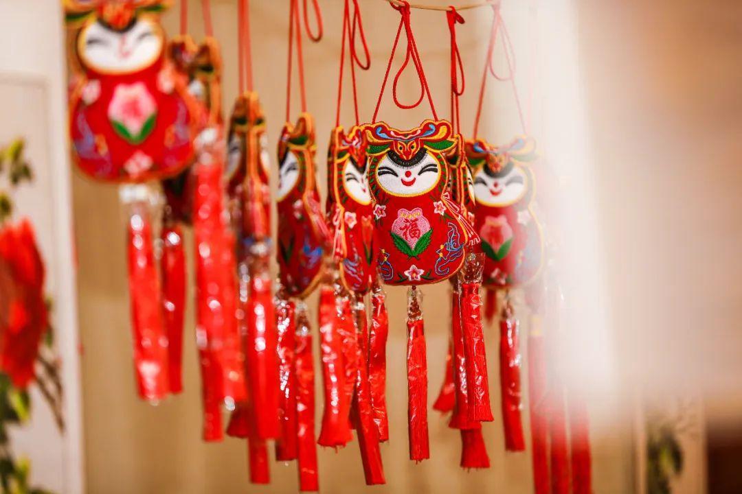 香約慶陽(yáng) 包容天下丨慶陽(yáng)香包，一針一線 送出如意祝福