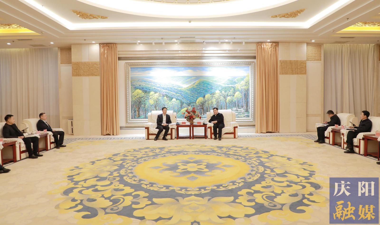 黃澤元與交通銀行甘肅省分行黨委書記、行長方衛(wèi)星一行座談