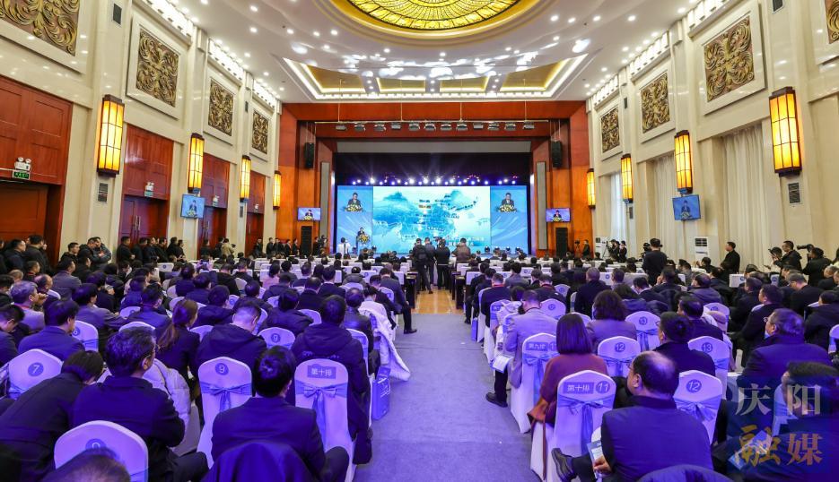 揮楫揚帆再啟征程 數(shù)據(jù)之輪砥礪遠(yuǎn)行——2024中國算谷數(shù)字產(chǎn)業(yè)發(fā)展大會側(cè)記