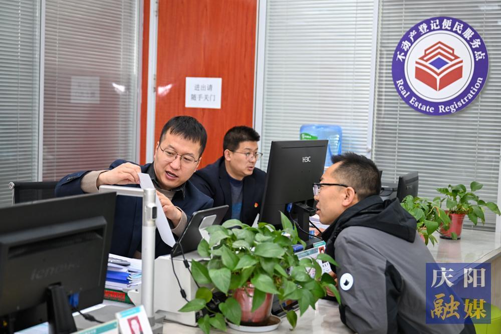 【攝影報(bào)道】新春開工第一天，慶陽(yáng)市各行各業(yè)元?dú)鉂M滿啟新程