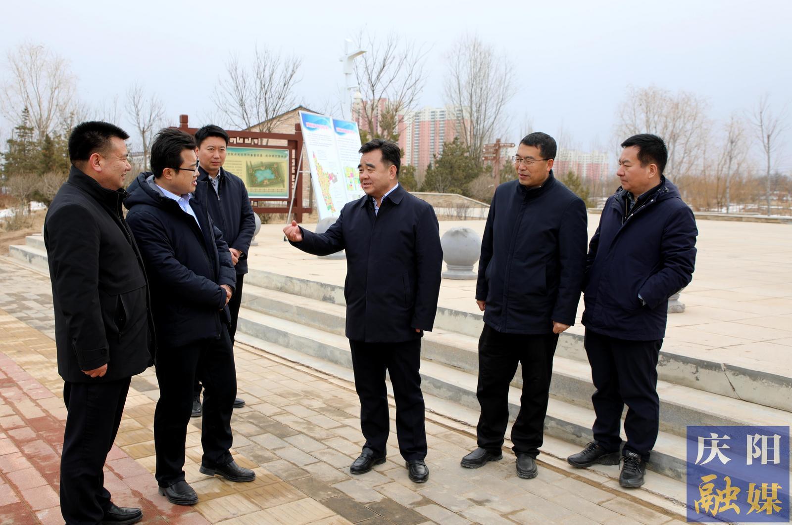 黃澤元在西峰區(qū)調(diào)研時強調(diào) 堅決扛牢經(jīng)濟“大塊頭”責(zé)任擔(dān)當(dāng) 奮力為全市高質(zhì)量發(fā)展勇挑重擔(dān)多作貢獻