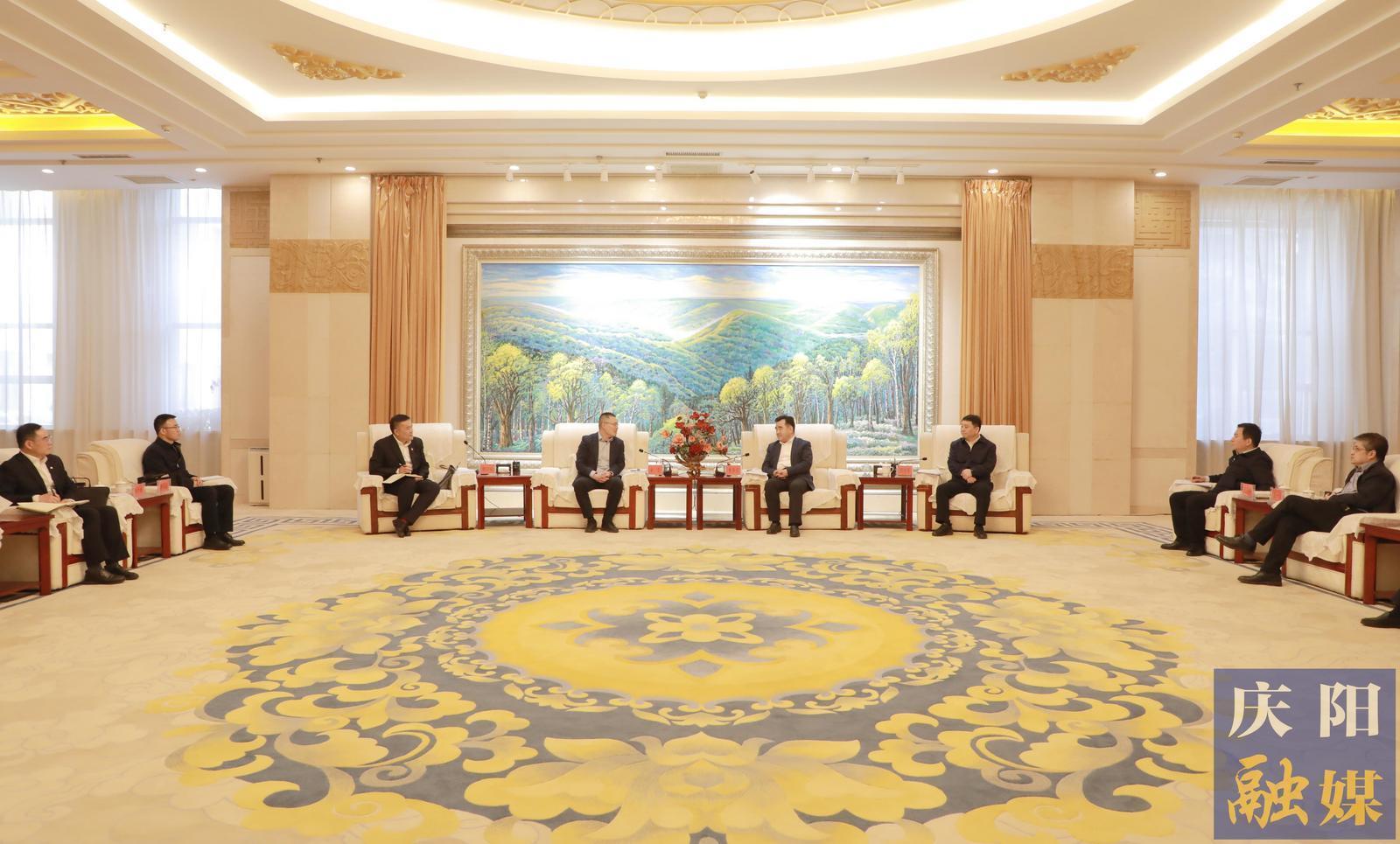 黃澤元周繼軍與中國農(nóng)業(yè)發(fā)展銀行甘肅省分行黨委書記、行長金雷一行座談