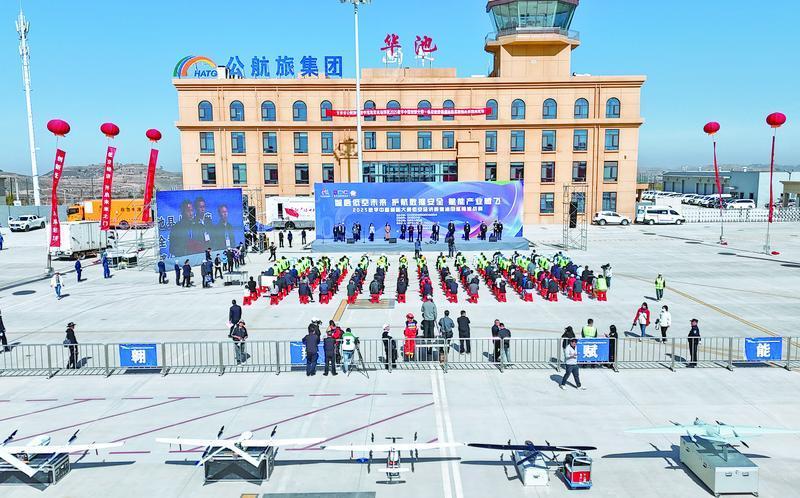 2025數(shù)字中國(guó)創(chuàng)新大賽·低空經(jīng)濟(jì)賽道·特別報(bào)道丨無(wú)人機(jī)秒變“巡檢尖兵”！全國(guó)首次油田巡檢挑戰(zhàn)賽在慶陽(yáng)舉行