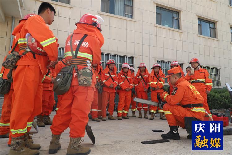 【攝影報道】前置駐防練兵 構(gòu)建防火前哨——慶陽80名森林消防指戰(zhàn)員進駐子午嶺林區(qū)開展聯(lián)防帶訓(xùn)