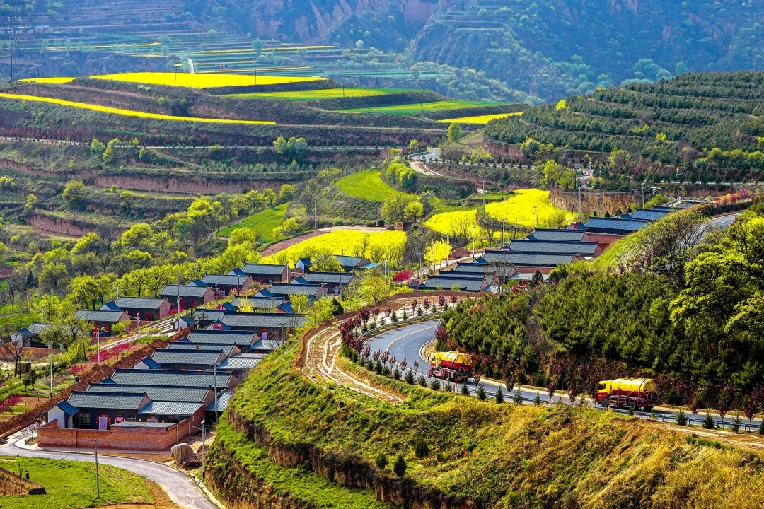 【“亮牌子、樹形象、展風(fēng)采”城鄉(xiāng)文明創(chuàng)建巡禮】慶陽市西峰區(qū)顯勝鄉(xiāng)毛寺村：“四維共進” 繪就文明鄉(xiāng)村新畫卷